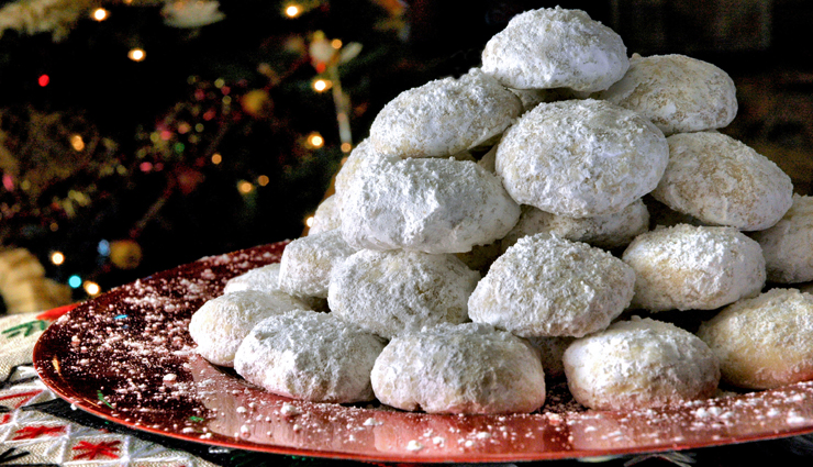 traditional dishes of greece,greece,dishes of greece,melomakarona,kourabiedes,diples,glyka tou koutaliou,galaktoboureko,bougatsa