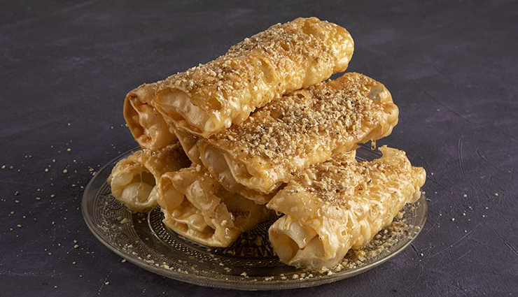 traditional dishes of greece,greece,dishes of greece,melomakarona,kourabiedes,diples,glyka tou koutaliou,galaktoboureko,bougatsa