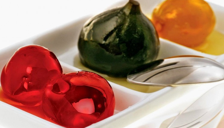 traditional dishes of greece,greece,dishes of greece,melomakarona,kourabiedes,diples,glyka tou koutaliou,galaktoboureko,bougatsa