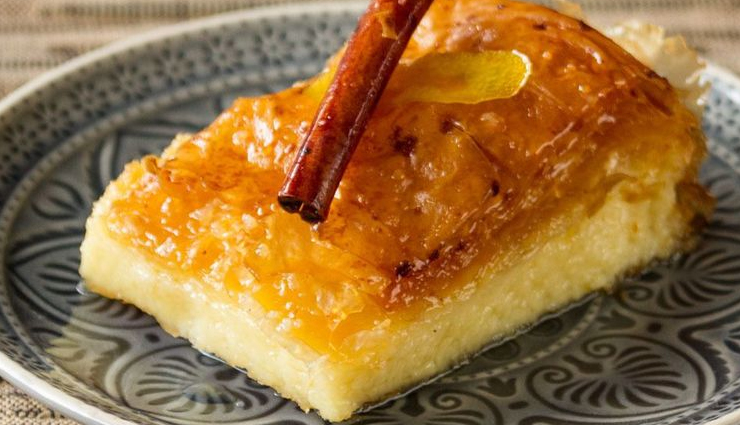 traditional dishes of greece,greece,dishes of greece,melomakarona,kourabiedes,diples,glyka tou koutaliou,galaktoboureko,bougatsa