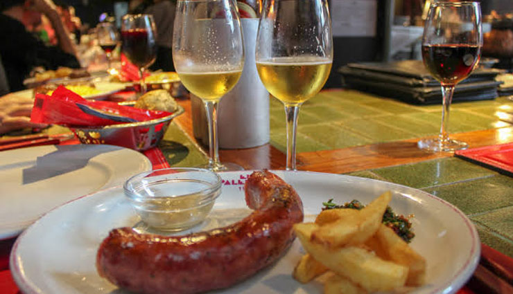 traditional dishes of uruguay,traditional dishes,asado,capeletis a la caruso,arroz con leche,chivito,tortas fritas