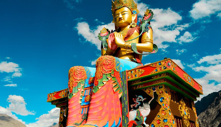 ladakh monasteries guide,surreal gompas in ladakh,amiable monastic sites,ladakh spiritual retreats,buddhist monasteries in the himalayas,ladakh cultural landmarks,picturesque gompas in ladakh,spiritual sites of ladakh,best monastic experiences in ladakh,iconic ladakh gompas