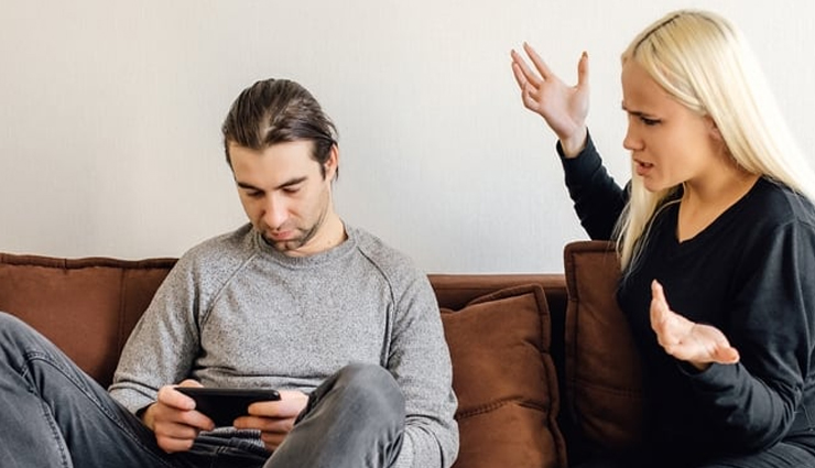 marriage disrespect signs,relationship red flags,emotional neglect in marriage,signs of toxic relationship,disrespectful partner behavior,unhappy marriage signs,subtle relationship abuse,how to fix disrespect in marriage,marriage advice,relationship warning signs