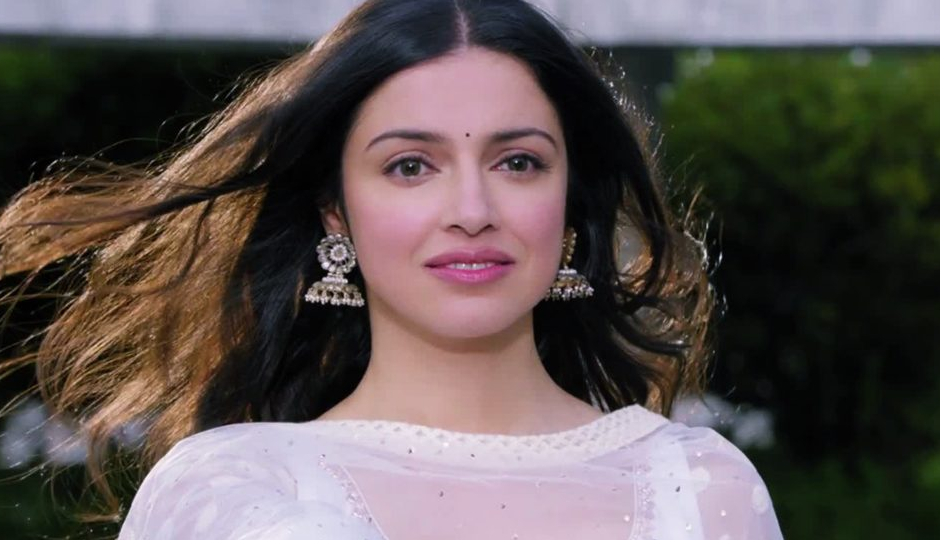 shraddha kapoor,actress shraddha kapoor,shraddha linkedin,shraddha account,stree 2,divya khosl kumar,actress divya khosla kumar,jatadhara movie