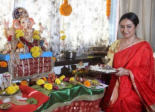 Ganesh Chaturthi 2018: अभिनेत्री दिव्या दत्ता ने अपने घर की बप्पा की स्थापना, बताया लगता है जैसे बड़ा भाई विदेश से आया है bollywood,ganesh chaturthi 2018,divya dutta,ganesh puja