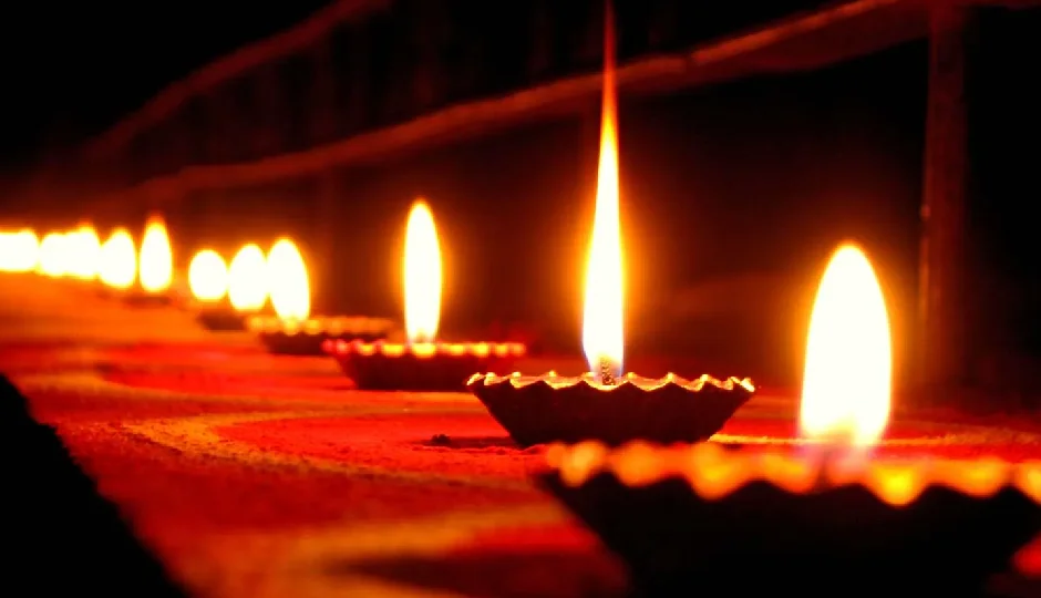 दिवाली 2025: जानें 20 या 21 अक्टूबर को कब है दिवाली, देखें 5 दिवसीय दीपोत्सव का पूरा कार्यक्रम