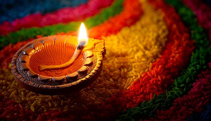 Diwali 2019: दिवाली पर ना दे उपहार में ये चीजें, पड़ता है नकारात्मक प्रभाव