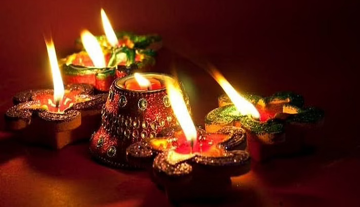 Choti Diwali Wishes 2022: झिलमिलाते दीपों की आभा से... छोटी दिवाली पर दोस्तों-रिश्तेदारों को भेजें ये मैसेजेस
