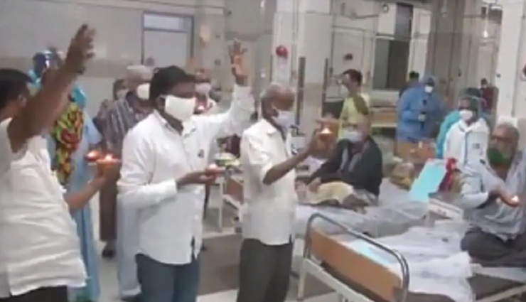 गुजरात: कोरोना संक्रमितों ने अस्पताल में ऐसे मनाई दिवाली, देख खुश हो जाएगा दिल 