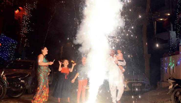 uttar pradesh,yogi adityanath,lighting crackers,diwali,delhi,news,news in hindi