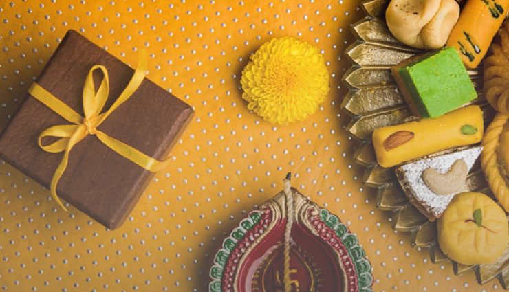 Diwali 2021 : तोहफे देकर अपने रिश्तों को बनाए मजबूत, यहां से ले इसके आईडिया 
