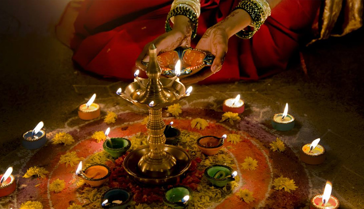 Diwali 2020 Wishes : लक्ष्मी जी विराजें आपके द्वार…सोने चांदी से भर जाए आपका घर-बार; भेजें ये शानदार संदेश 