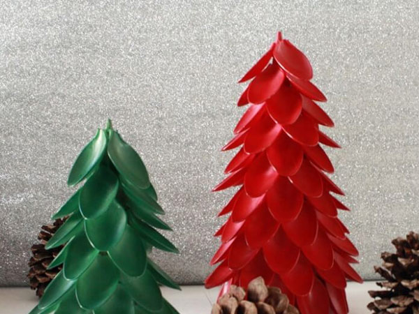 diy,christmas tree,xmas tree,plastic spoons,plastic forks,christmas special,household tips