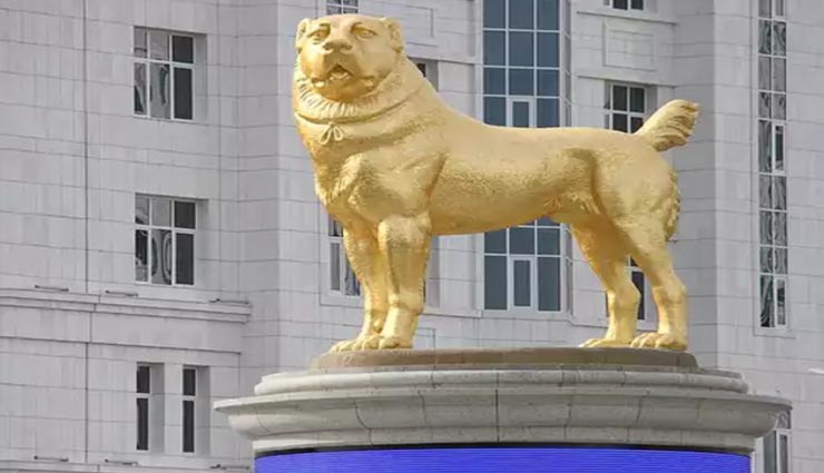 आखिर क्यों बनवाई गई एक कुत्ते की 50 फुट ऊंची सोने की मूर्ति, वजह कर देगी हैरान