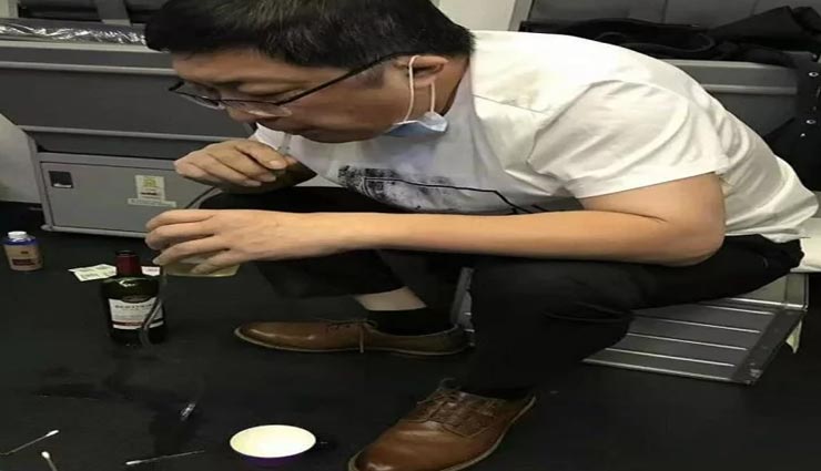 weird news,weird incident,doctor saves life of passenger,emergency in flight,sucking urine from the bladder