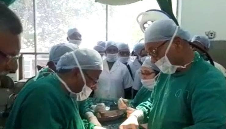  7 महीने के बच्चे के पेट में था 8 महीने का भ्रूण, डॉक्टर के उड़े होश 