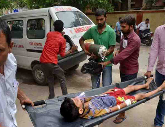 सरकार बनाम डॉक्टर, फरुर्खाबाद में अब चिकित्सक सामूहिक अवकाश पर