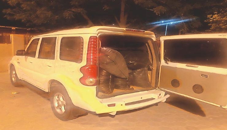 बीकानेर : वाहनों की चेकिंग के दौरान गाड़ी से मिला 1 क्विंटल डोडा-पोस्त, बीच रास्ते छोड़ भागे तस्कर