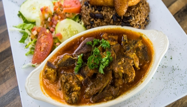 dominican republic,popular food in dominican republic,chivo guisado,lechon asado,sancocho,yaroa,mangu,pica pollo