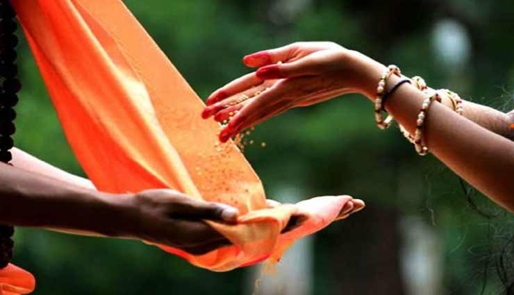 बिना पैसे दिए इन 6 चीजों का उपयोग करना कष्टकारी, धन के साथ छिनती हैं सुख-शांति