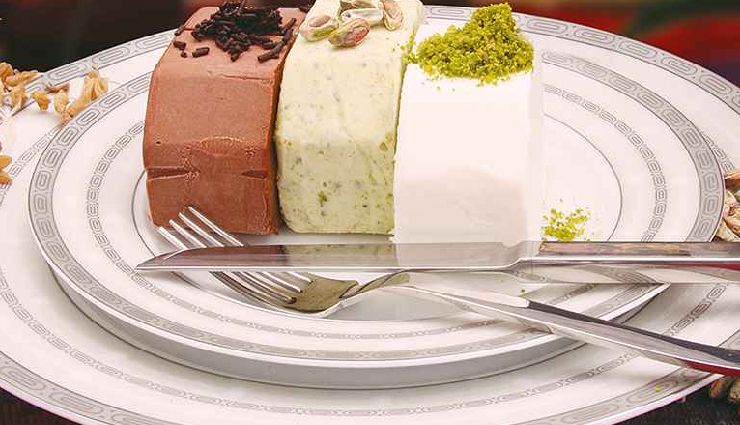 turkish cuisine,turkish dishes,must-try turkish food,turkish pretzel simit,turkish apple tea,ezogelin soup,menemen breakfast,gözleme crepe,mantı ravioli,kumpir baked potato,köfte meatballs,perde pilav,turkish mezze,turkish kebap,baklava pastries,dondurma ice cream,turkish delights lokum,turkish street food,ottoman cuisine,best turkish foods