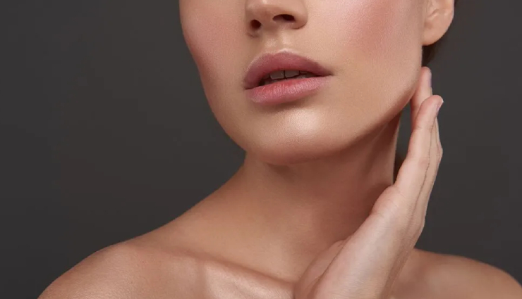 5 Makeup Tips To Cover Double Chin