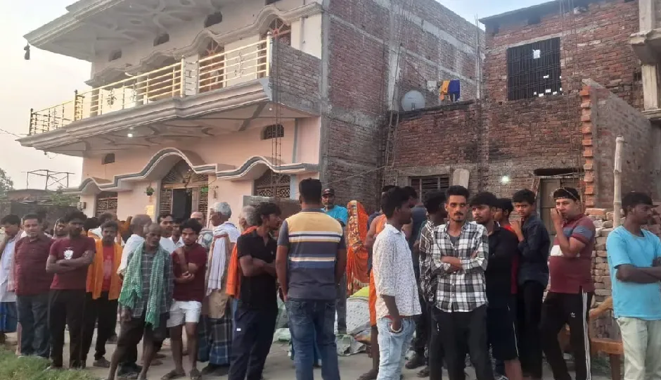 बलिया में दिल दहला देने वाली वारदात, युवक ने पत्नी और सास की गला रेतकर हत्या की, ससुर और मासूम बेटे पर भी किया हमला