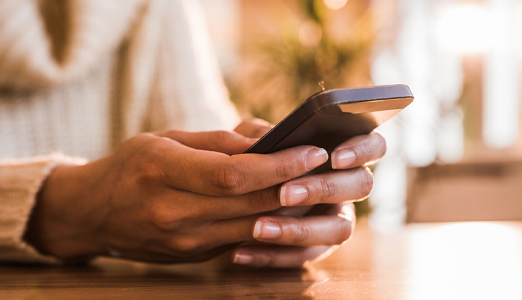 early dating texting rules,texting etiquette in early dating,how often to text when dating,texting tips for new relationships,texting dos and donts in dating,healthy texting habits,early stages of dating communication,when to text during early dating,overtexting in dating,texting rules for new couples,texting frequency when dating,balance texting and dating,mutual texting effort,first dating text tips,how to text in a new relationship