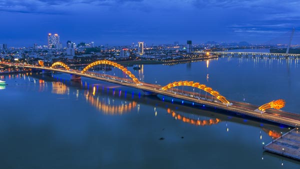 most beautiful bridge around the world,dragon bridge,banpo bridge rainbow fountain,rialto bridge italy,sydney harbor bridge,lucky knot bridge,tower bridge london,helix bridge singapore