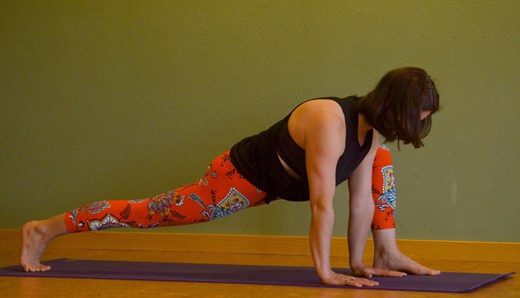 योग बना महिला के लिए घातक, किया ऐसा आसन कि टूट गया पैर 