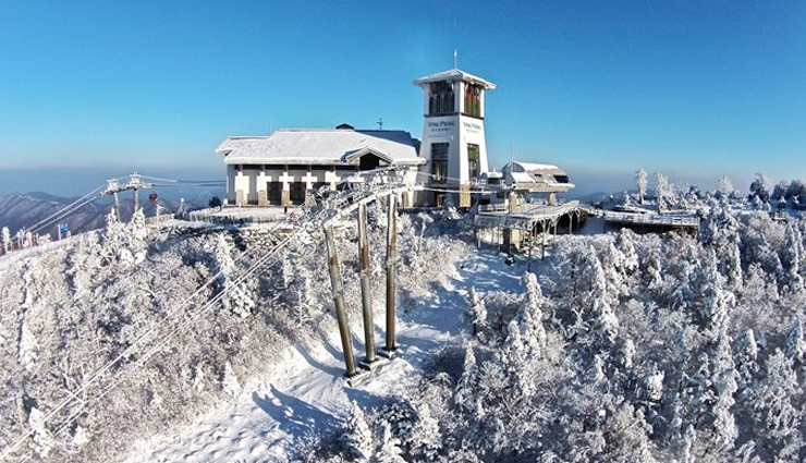 famous k- pop drama locations,k star road,idol entertainment buildings,smtown museum,myeongdong underground shopping mall,yongpyong station,aqua planet 63