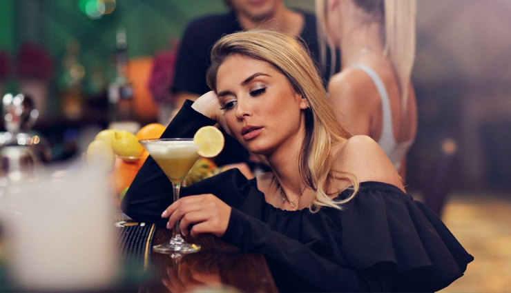 be more approachable to guys,tips to attract men,how to get guys to approach you,appear approachable not easy,confident dating tips,make men approach you,attract men confidently,increase male attention,dating advice for women,how to get a guys attention