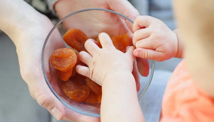 benefits of dehydrated fruits,dehydrated fruits for busy individuals,healthy snacks for on-the-go lifestyles,convenience of dried fruits,nutritional value of dehydrated fruits,dehydrated fruit snacks for busy people,quick and healthy snack options,dehydrated fruits as a time-saving choice,portability of dried fruit snacks,dehydrated fruits for a busy lifestyle