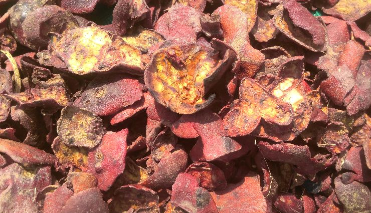 diy pomegranate peel skincare,pomegranate peel face mask,natural skin brightening remedies,pomegranate peel benefits,pomegranate peel scrub,anti-aging pomegranate peel,homemade pomegranate peel toner,pomegranate peel for acne,pomegranate peel beauty tips,pomegranate peel oil