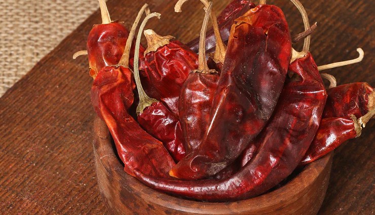 red hot momo chutney,quick momo chutney recipe,spicy momo chutney,homemade momo dip,easy momo chutney,chutney for momos,spicy tomato chutney,tangy chutney for momos,chili garlic chutney,momo dipping sauce