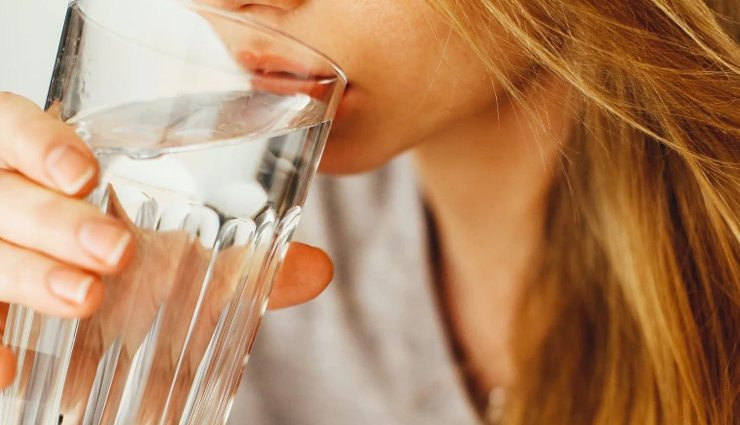 5 Hacks To Help You Drink Water More Everyday