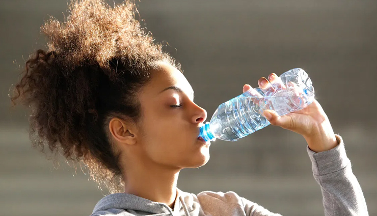 ना करें प्लास्टिक बोतल में पानी पीने की गलती, सेहत को होते हैं ये नुकसान 