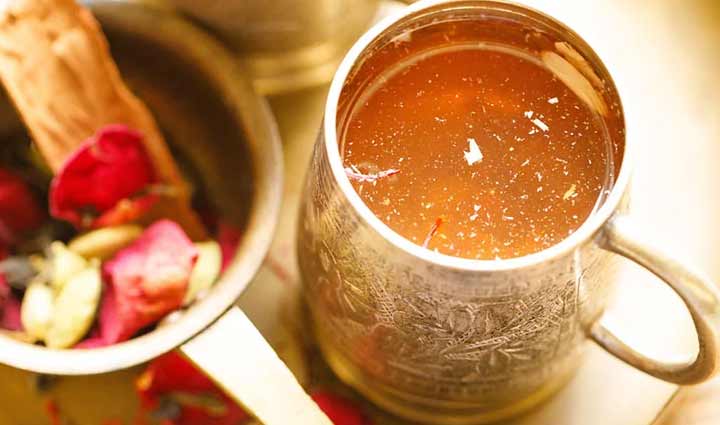 सर्दियों में शरीर को गर्म रखने का काम करेगी ये 9 ड्रिंक्स, बचेंगे आम बीमारियों से winter warming drinks,health-boosting winter beverages,drinks to prevent winter illnesses,cold weather immunity boosters,herbal teas for winter wellness,hot beverages for immune support,winter drink recipes for health,stay warm and healthy in winter,nutrient-rich hot drinks,cold-weather wellness drinks,winter immunity elixirs,natural remedies for winter ailments,warm beverages for seasonal wellness,cold prevention through drinks,diy winter health tonics,herbal infusions for cold resistance,winter drink ideas for well-being,common disease prevention with drinks,spiced drinks for winter health,home remedies for winter illnesses