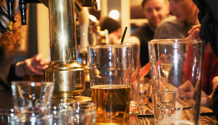 drinking etiquette,drinking etiquette around the world