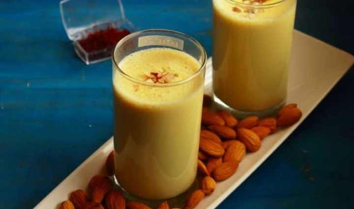 सर्दियों में शरीर को गर्म रखने का काम करेगी ये 9 ड्रिंक्स, बचेंगे आम बीमारियों से winter warming drinks,health-boosting winter beverages,drinks to prevent winter illnesses,cold weather immunity boosters,herbal teas for winter wellness,hot beverages for immune support,winter drink recipes for health,stay warm and healthy in winter,nutrient-rich hot drinks,cold-weather wellness drinks,winter immunity elixirs,natural remedies for winter ailments,warm beverages for seasonal wellness,cold prevention through drinks,diy winter health tonics,herbal infusions for cold resistance,winter drink ideas for well-being,common disease prevention with drinks,spiced drinks for winter health,home remedies for winter illnesses