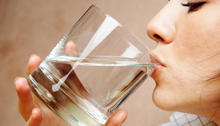 5 reasons why should not drink water after food,why drinking water is not good for health,why drinking water after food is not good for health