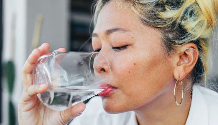 5 Health Benefits of Drinking Water Regularly