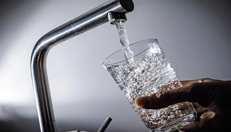 जल्द बदल दें अपनी ये 6 गलत आदतें, कम उम्र में ही छिन जाएगा चहरे का निखार beauty tips,beauty tips in hindi,bad habits