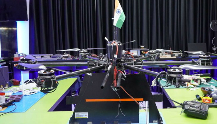 लखनऊ : छात्र ने बनाया स्पेशल ड्रोन, 8 KM तक कर सकता है सैनिटाइज