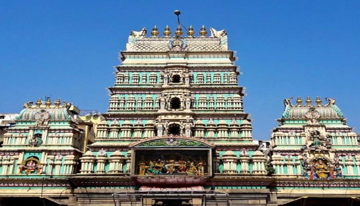 देवी-देवताओं की नहीं बल्कि यहाँ होती हैं कौरव-पांडवों की पूजा, प्रसाद के रूप में चढ़ता है खून