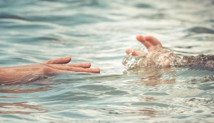 हिमाचल : नहाते समय खड्ड में बहा चार साल का बच्चा, दो को बचाया गया