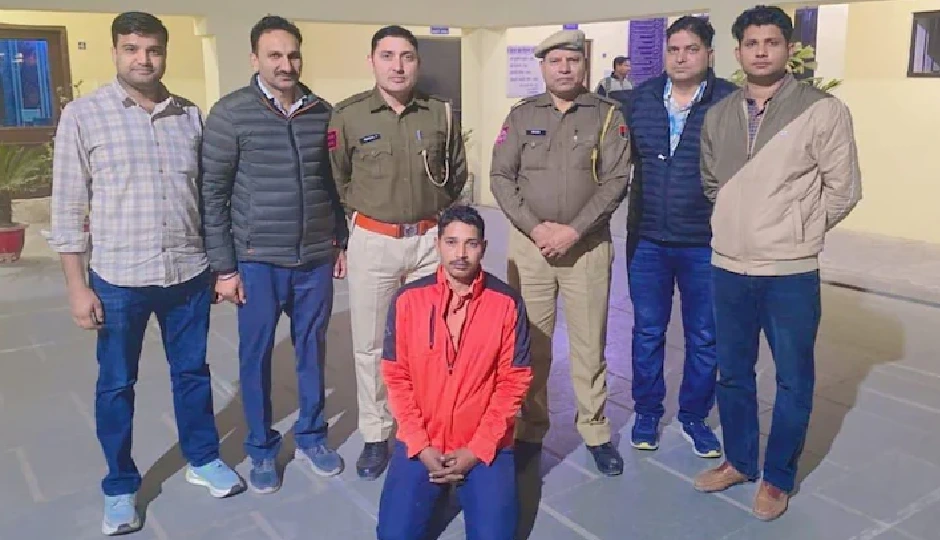 कोरियर के ज़रिये चल रहा था नशीली गोलियों का धंधा, ई-रिक्शा चालक से 1.30 लाख कैप्सूल जब्त