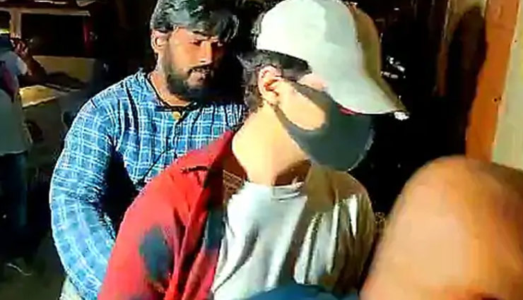  मुंबई : क्रूज पर चल रही थी ड्रग्स पार्टी, NCB ने मारा छापा, एक बड़े एक्टर के बेटे समेत 13 लोग हिरासत में; 600 लोग थे सवार