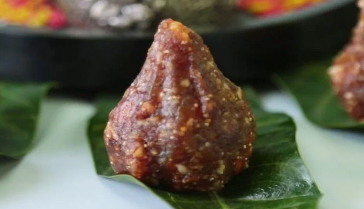 ganesh chaturthi modak recipes,types of modak for ganesh chaturthi,ukadiche modak recipe,fried modak recipe,chocolate modak recipe,dry fruit modak recipe,mawa modak recipe,traditional ganesh chaturthi sweets,modak varieties,maharashtrian modak recipes