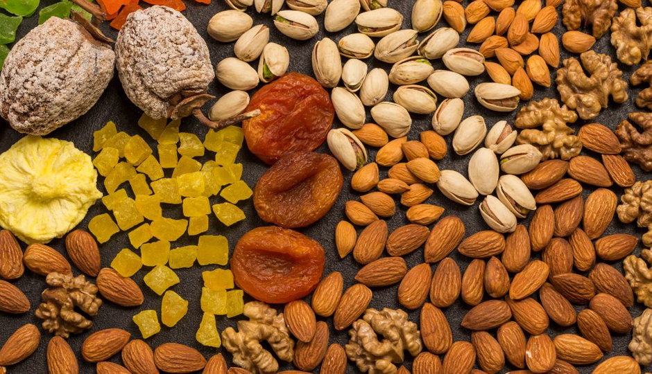 13 Amazing Health Benefits of Eating Dry Fruits